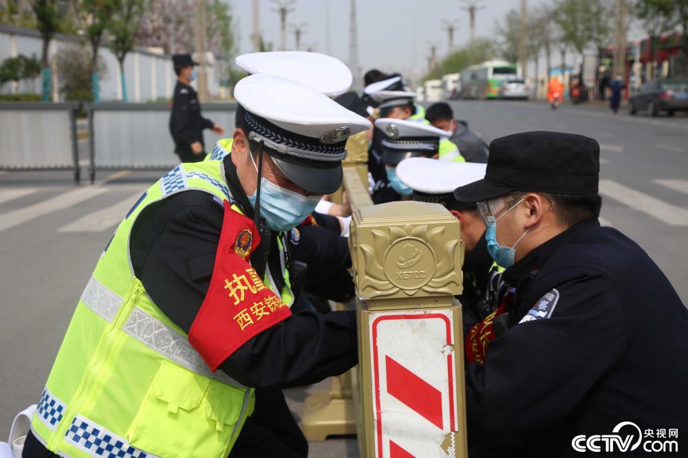 『』铁警护航援鄂医护人员到陕疗养专列