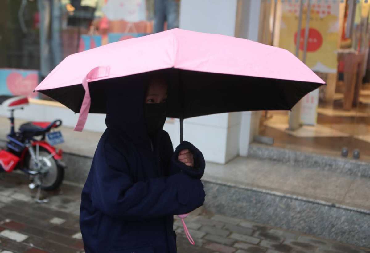 「」继安阳后，郑州也飘雪了！