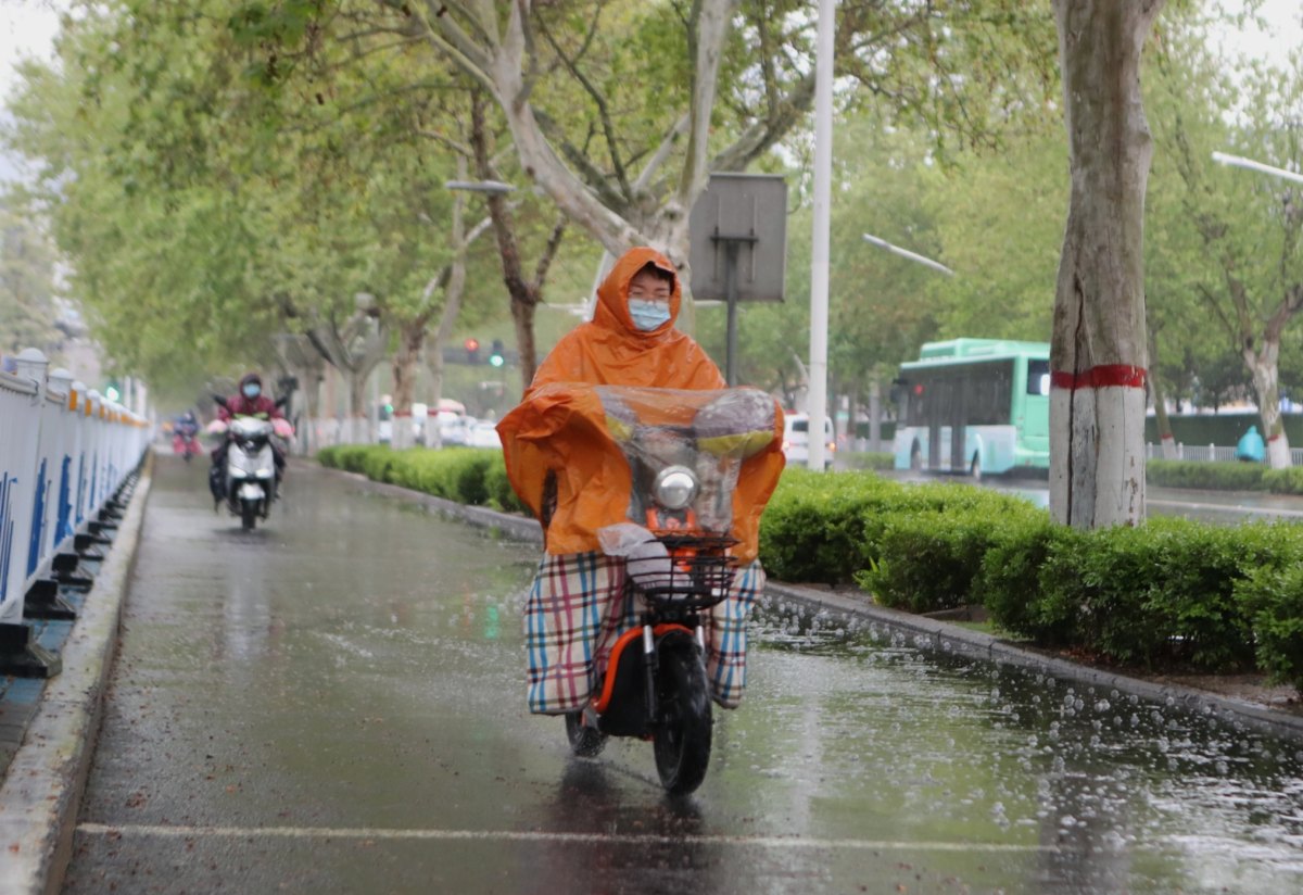 冰雹■大风降温！雷暴冰雹！河南这些地方还有雨夹雪
