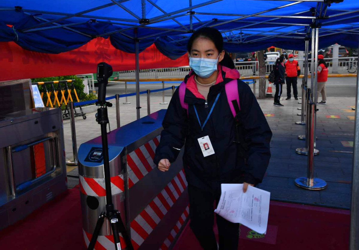 「交通」郑州初三学生复学首日丨上下学尽量不乘坐公共交通工具！郑外发出致九年级家长的一封信