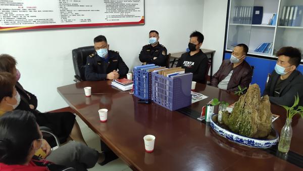 「电动汽车」电动车“店外店”惹人烦，看济源城管如何规范占道解民忧