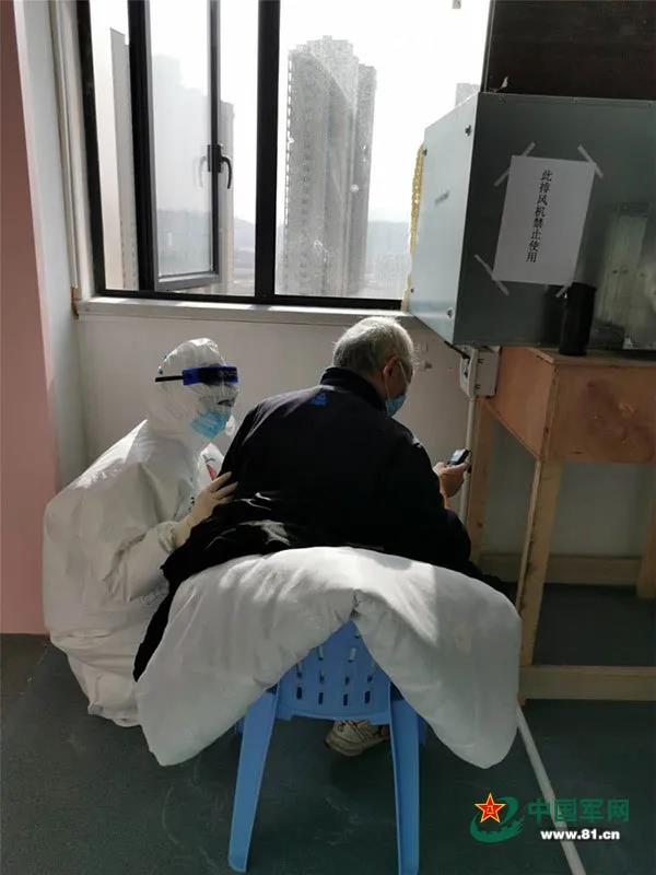 『』重温人民军队战“疫”的难忘时刻