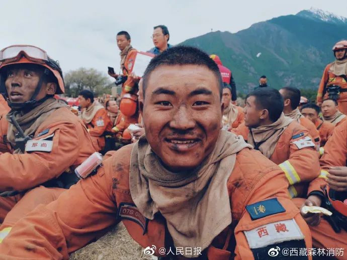 []这才是最美烟熏妆！