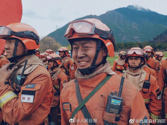 []这才是最美烟熏妆！