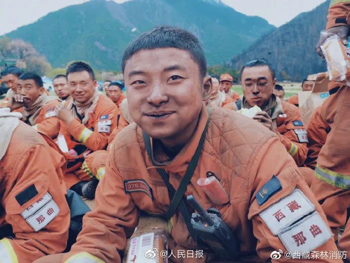 []这才是最美烟熏妆！