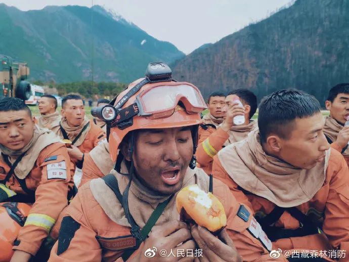 []这才是最美烟熏妆！