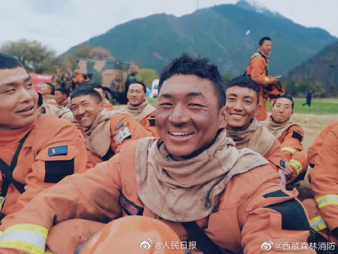 []这才是最美烟熏妆！