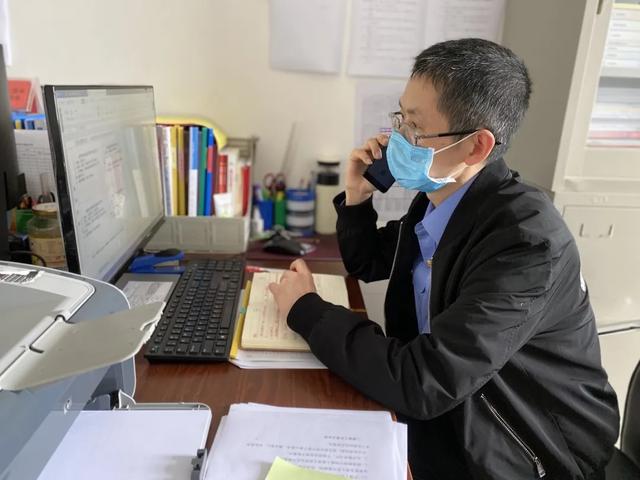 []列车长还能帮忙找工作？这趟列车不一般！