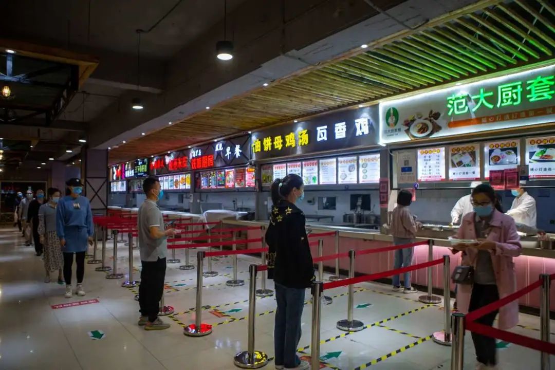 等你归来直击华北水利水电大学龙子湖校区开学现场返校演练正在进行