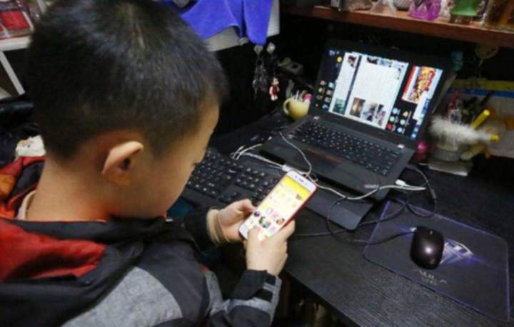 加强未成年人上网的家庭引导