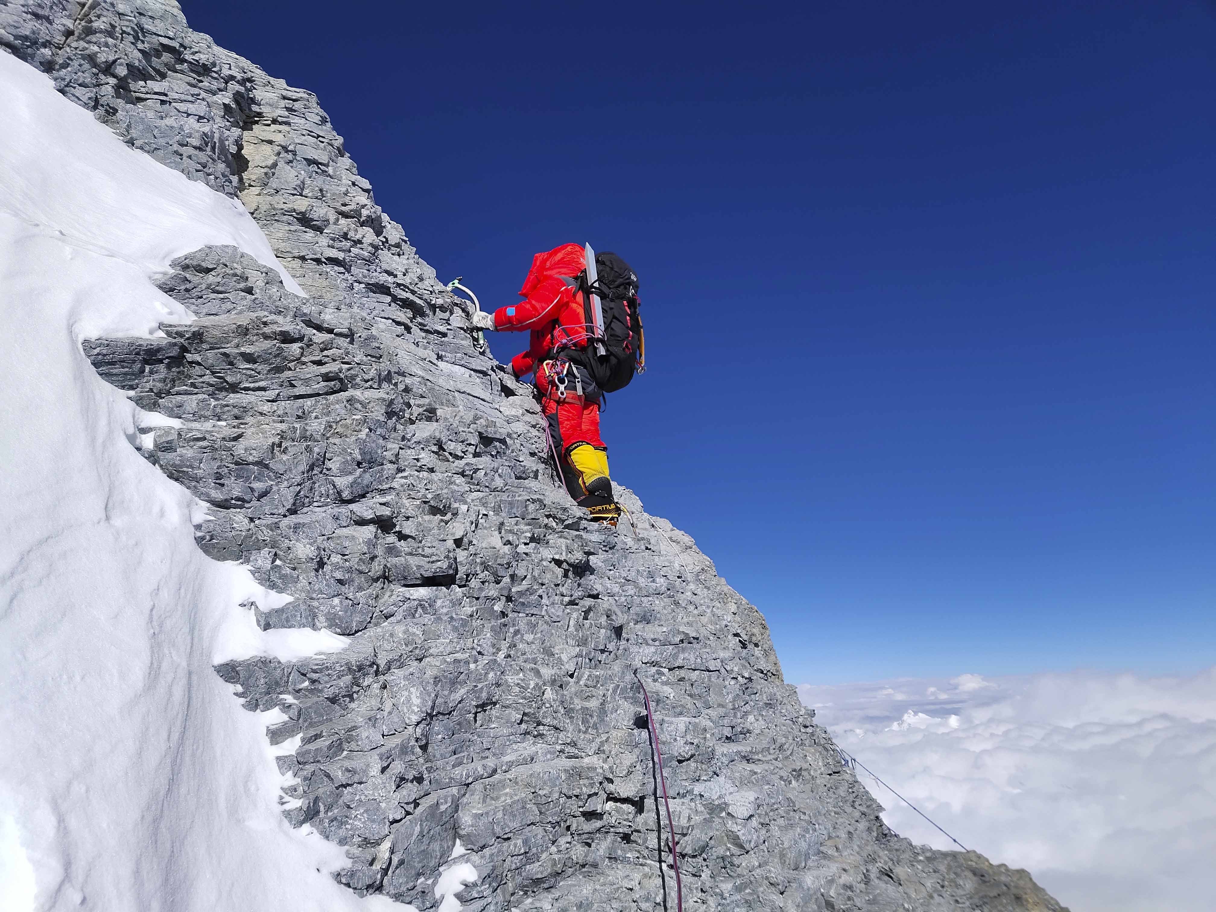 计划27日凌晨攻顶！测量登山队挺进海拔8300米