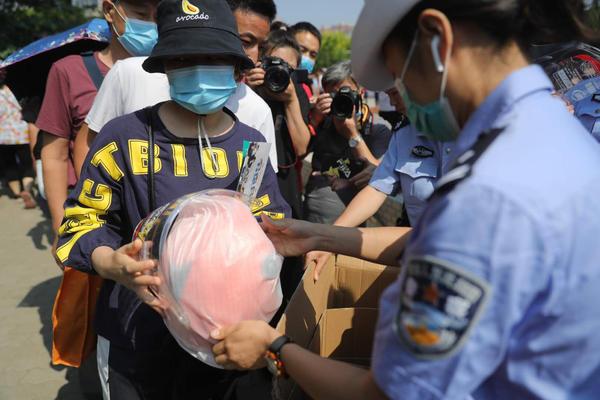 摩托车头盔骑小电电要戴头盔了！6月1日起，这些重点区域要严查！