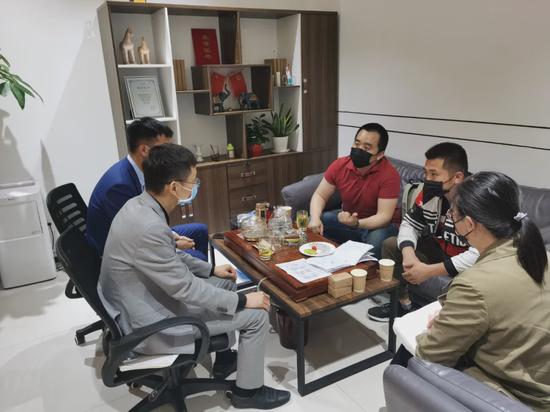 买房贷款郑州夫妻俩买房遇到离奇的增值服务：免费给办离婚证