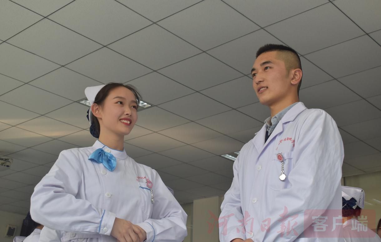 男护士护士不再是专属女性的职业，咱男生干起来照样行！