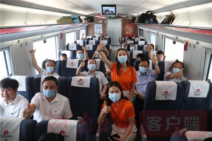 商丘高铁河南省首趟途径商合杭高铁发往杭州的列车启航