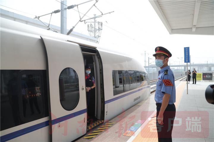 商丘高铁河南省首趟途径商合杭高铁发往杭州的列车启航