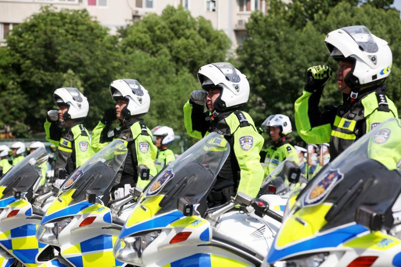 高考@郑州高考生家长，高考期间闯限行不处罚，注意领爱心车贴！