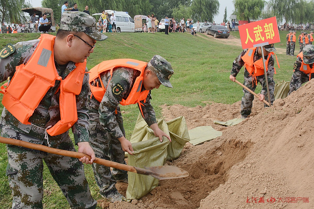 黄河|抗洪实战，孟津县民兵进行黄河防汛抢险演练