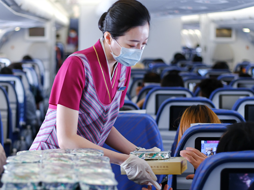 南航|暑运旺季南航计划国内增班超万班 部分航班恢复餐饮服务