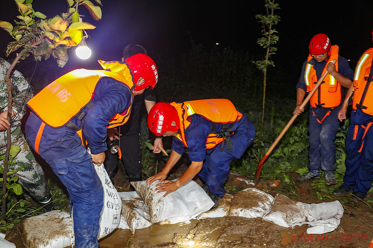 洛阳|抗洪一线安徽阜南发来消息：洛阳消防凌晨成功处置突发管涌