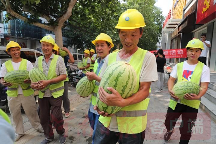 民生|郑州管城回族区致敬劳动者，25000斤西瓜送清凉、关爱到工地