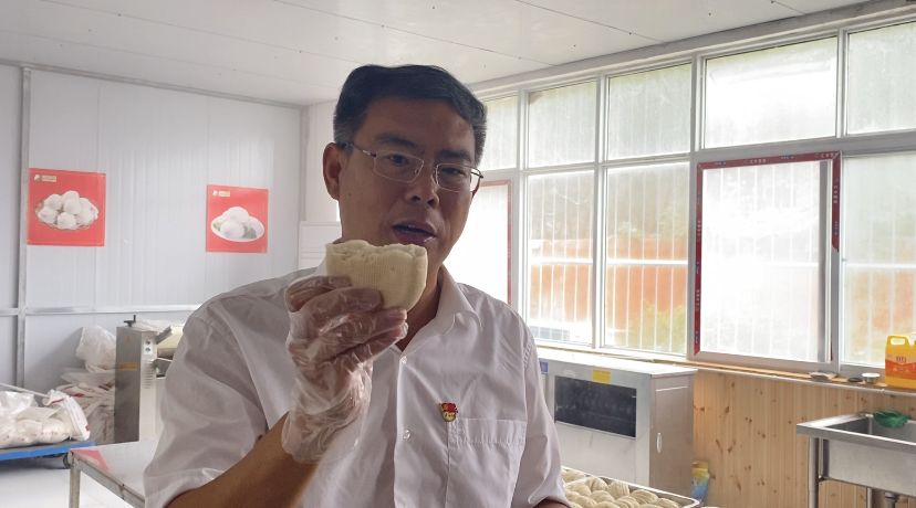 镇平|“一个馒头捐助1分钱！”镇平县委副书记大口啃香菇馒头，为电商扶贫代言