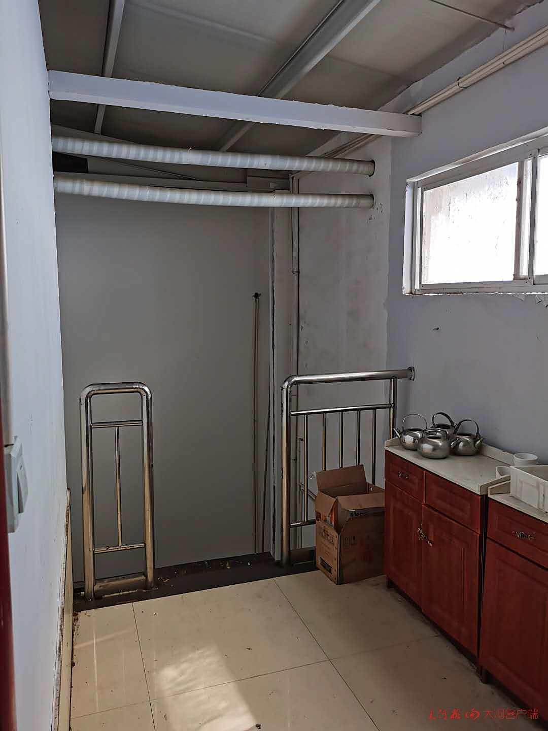 王建国|洛宁男子参加婚宴，从酒店3米高传菜间跌落昏迷至今 家属考虑起诉