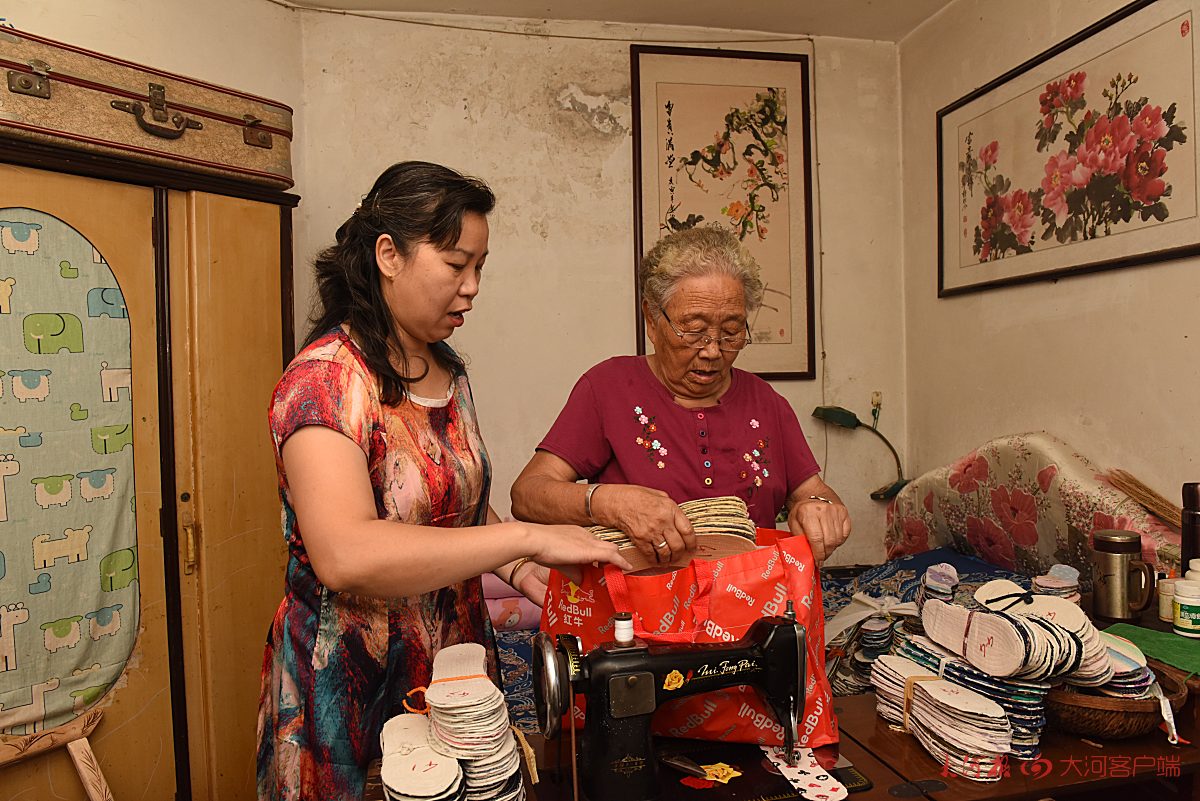 鞋垫|庆“八一”，87岁“老嫂子”为他们送上100多双手工鞋垫