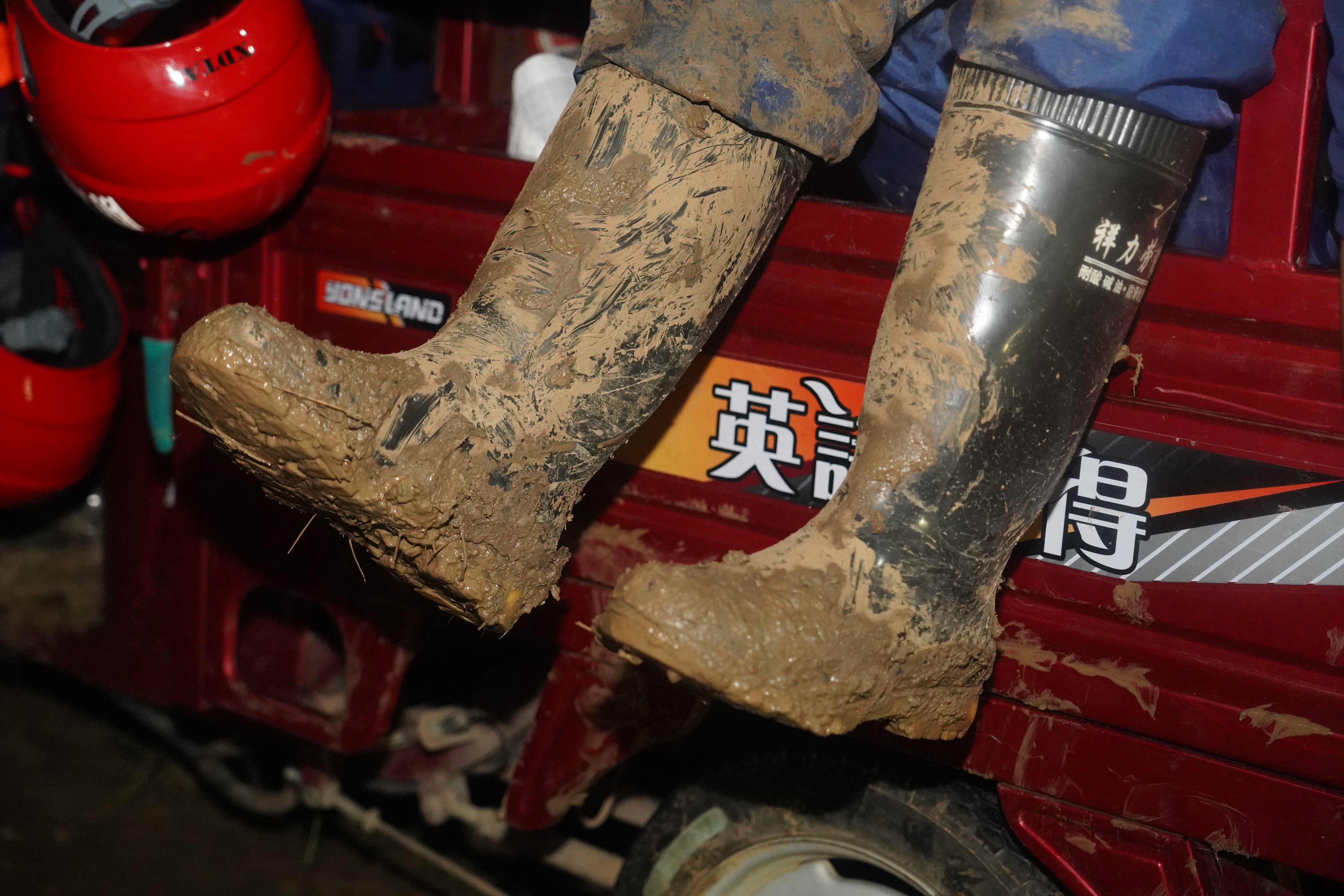 |看到洛阳“蓝朋友”的这双脚，心疼！