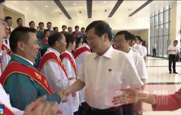 徐立毅|郑州市举行第三个“中国医师节”庆祝表彰活动 徐立毅王新伟会见受表彰人员