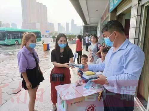 爱心|郑州公交“爱心小卖铺” 为城市添一美景