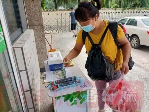 爱心|郑州公交“爱心小卖铺” 为城市添一美景