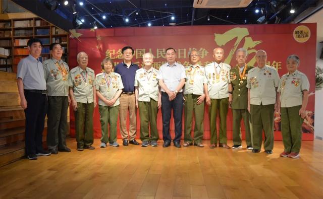 抗日战争|“纪念中国人民抗日战争暨世界反法西斯战争胜利75周年”主题书展和阅读活动在中原图书大厦举办