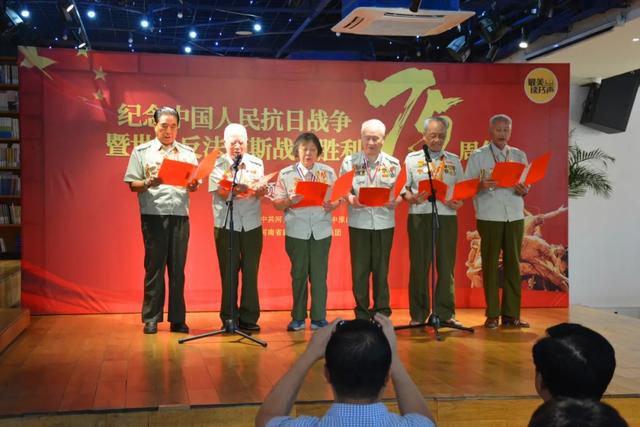 抗日战争|“纪念中国人民抗日战争暨世界反法西斯战争胜利75周年”主题书展和阅读活动在中原图书大厦举办