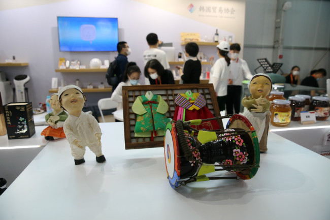 河南日报|金视界｜河南日报客户端“拍了拍你”，跟记者一起去服贸会“开开眼”