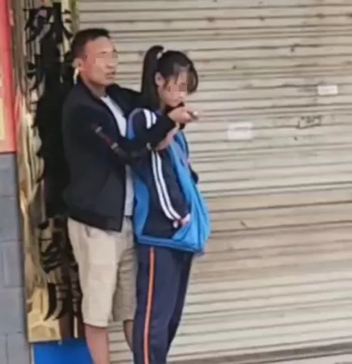 法制|突发！张家界一男子学校附近持刀伤人 4名学生受伤