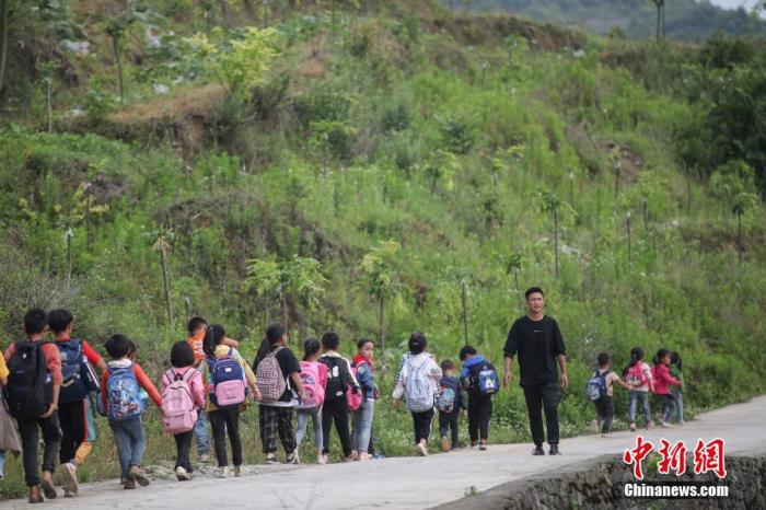 乡村教师支持计划|工资、编制、减负……事关1732万教师！