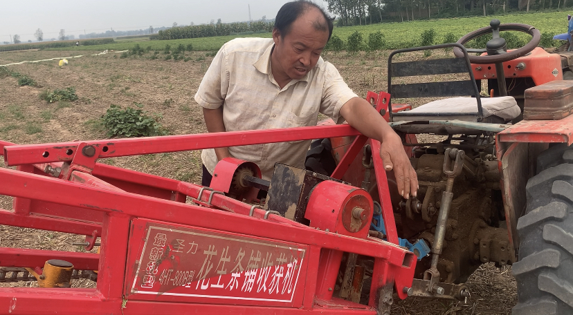 花生收获机|厉害了！延津贫困户改良的花生收获机获专利