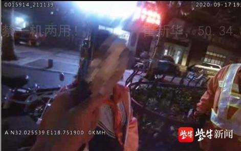 社会万象|弄丢手机女孩放学在外徘徊 民警暖心安抚送回家