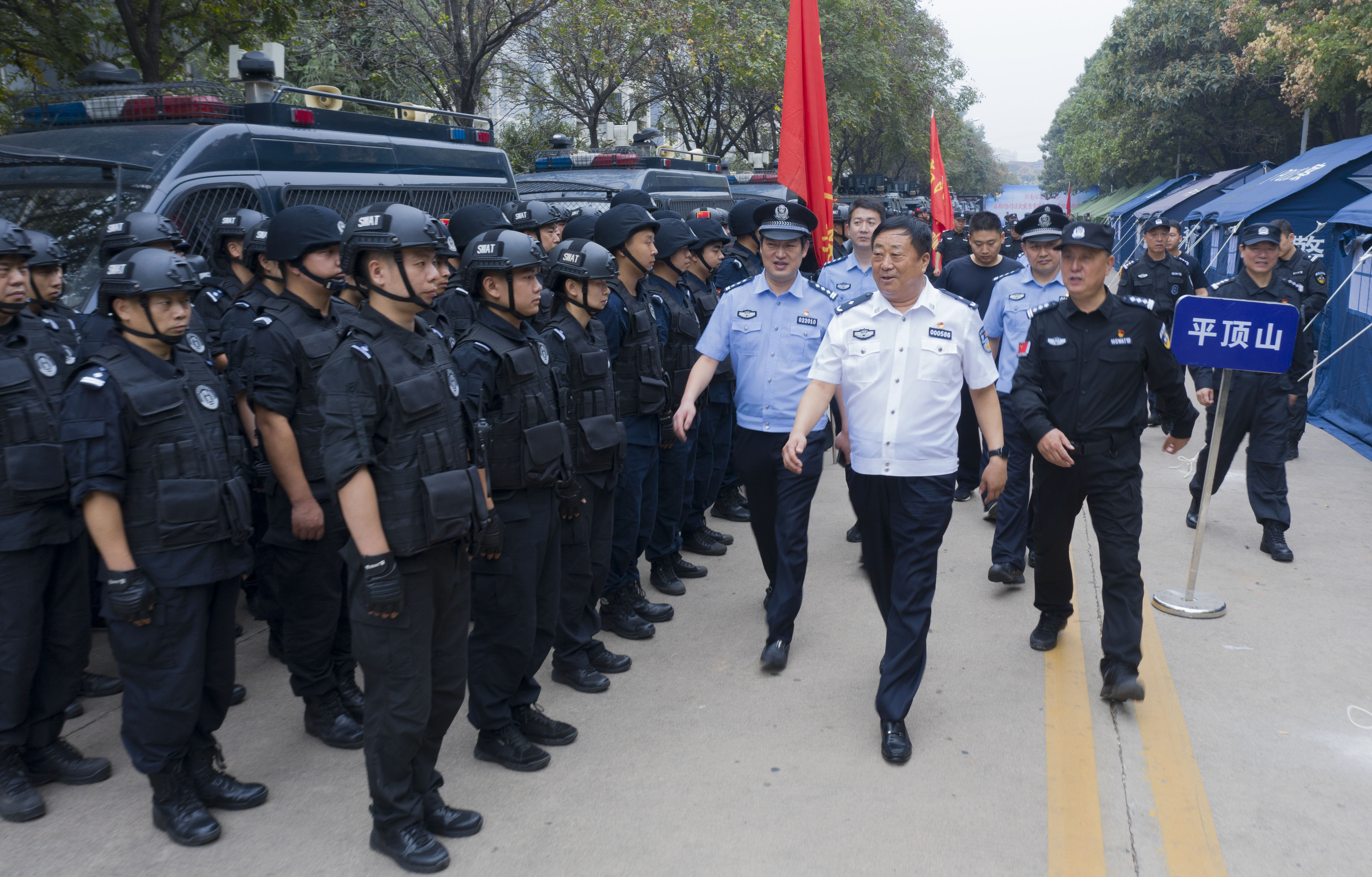 |演练现场！8名“暴恐分子”流窜洛阳，河南5市特警联合抓捕