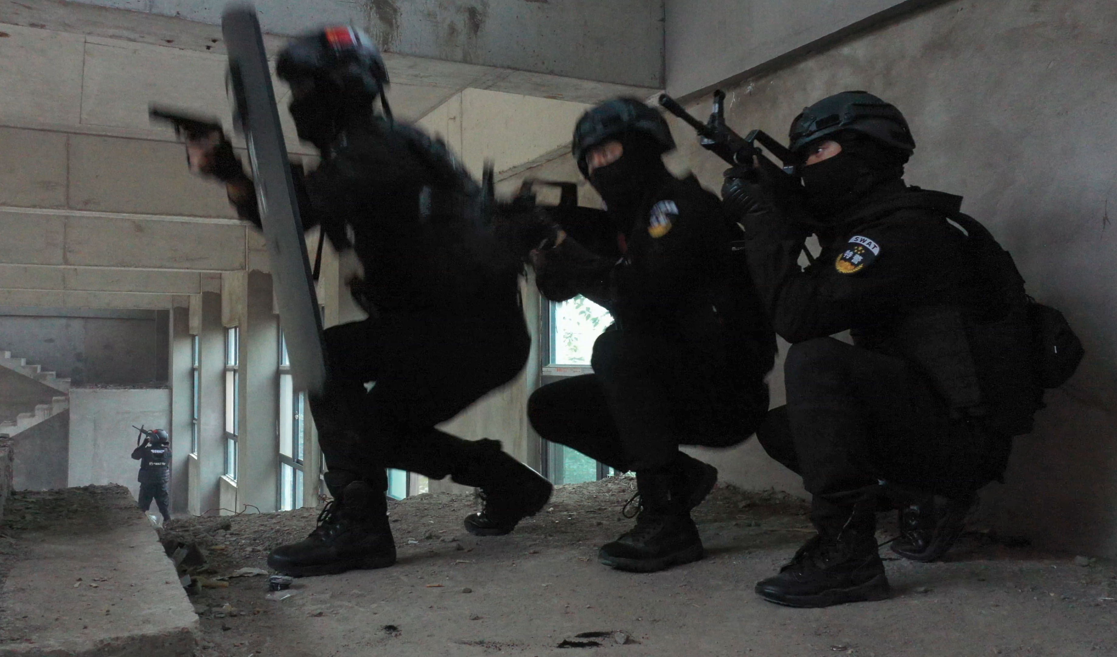 |演练现场！8名“暴恐分子”流窜洛阳，河南5市特警联合抓捕