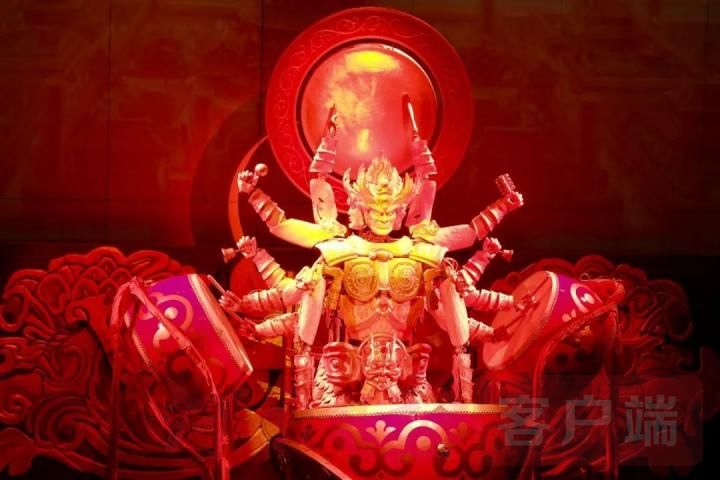 |清华大学为《神都志·应天长歌》国风机器人演出多次发文点赞