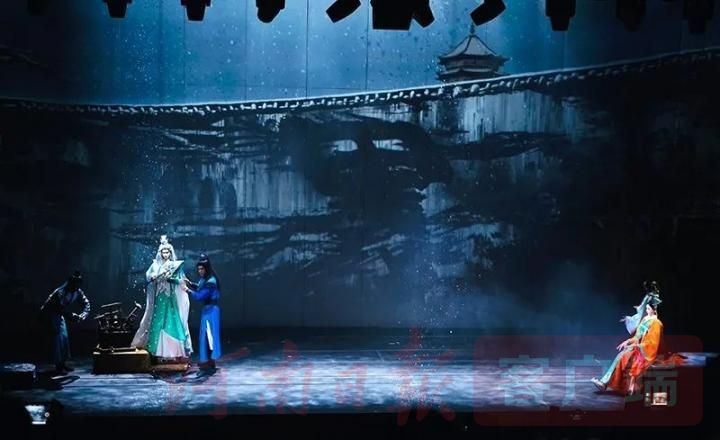 |清华大学为《神都志·应天长歌》国风机器人演出多次发文点赞