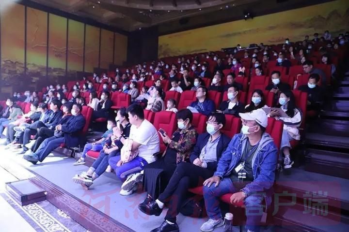 |清华大学为《神都志·应天长歌》国风机器人演出多次发文点赞