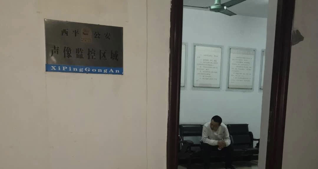 |“植物人”母亲无人照看，“醉鬼”儿子半夜横躺马路，舞阳交警暖心救助