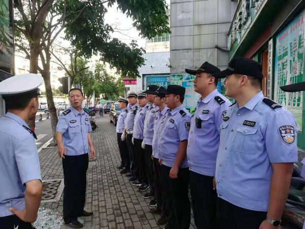 |信阳交警巴建东：55岁的生命定格在岗位上