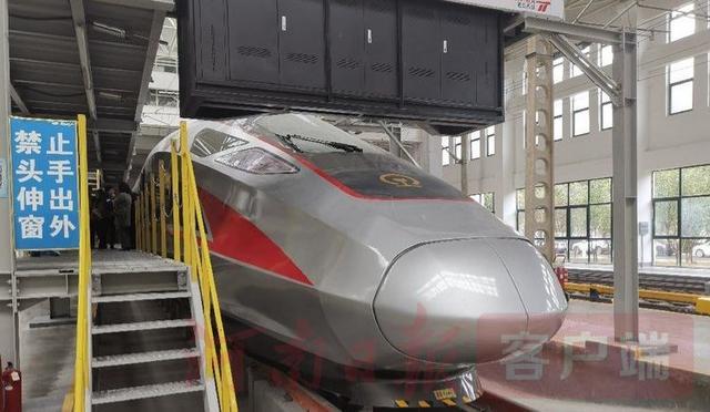 |“复兴号”开进大学校园当教室 “本科生”走进高职院校再回炉