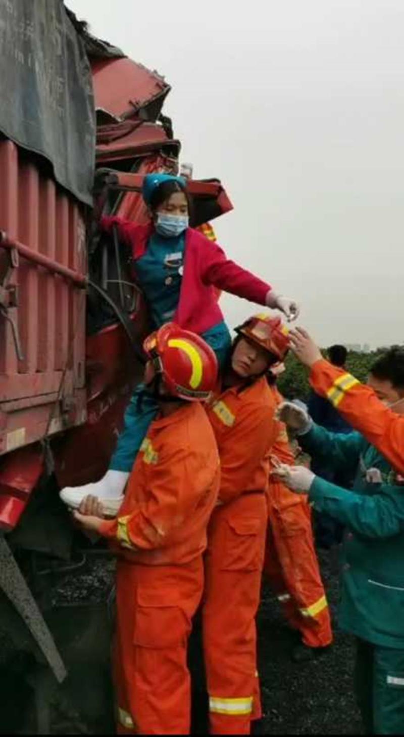 |这双手，举起生命桥！