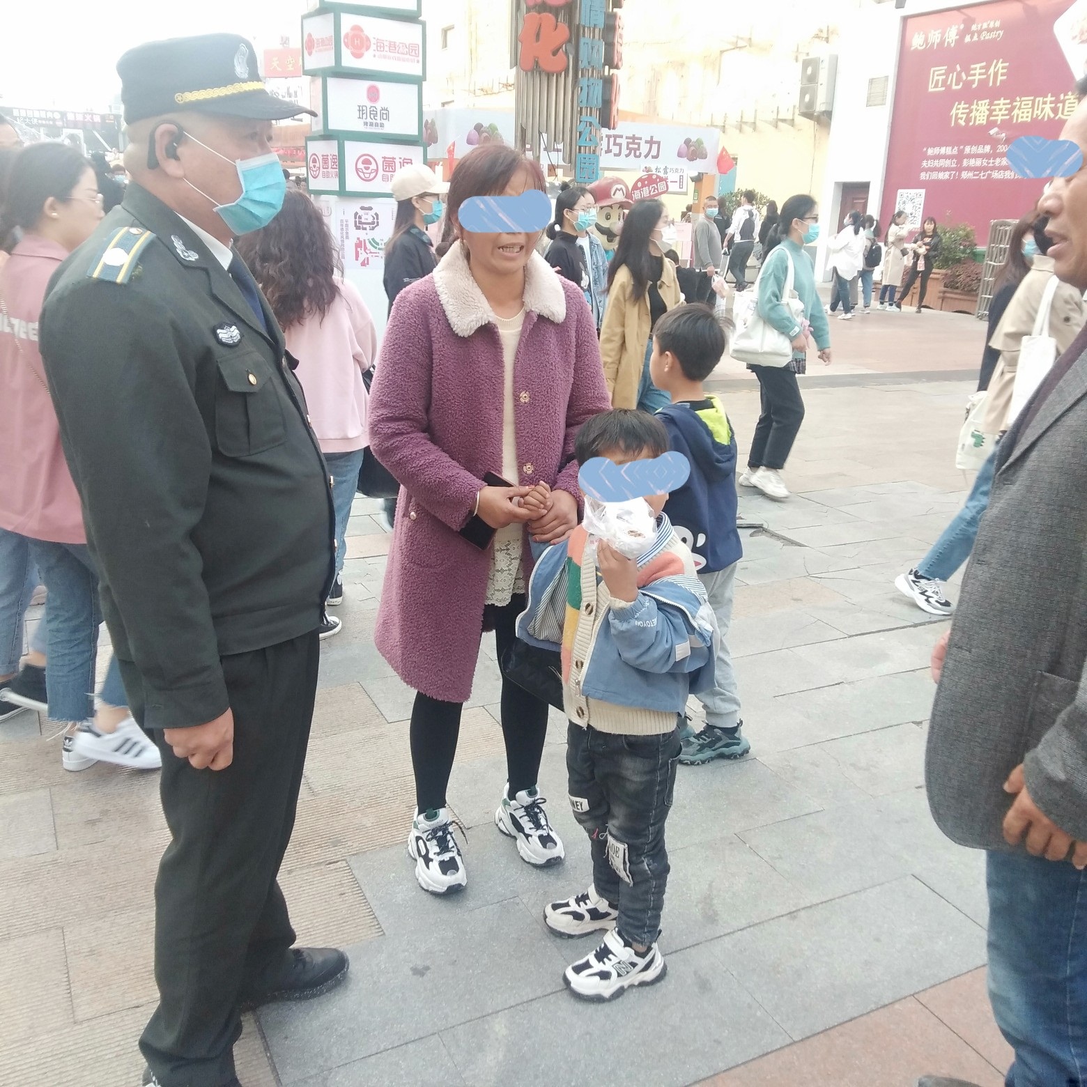 |一家三口逛街购物 三岁小家伙脱离父母视线，结果.....