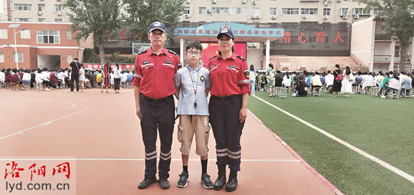 |把父亲抗疫事迹画进漫画 12岁的他受众人点赞